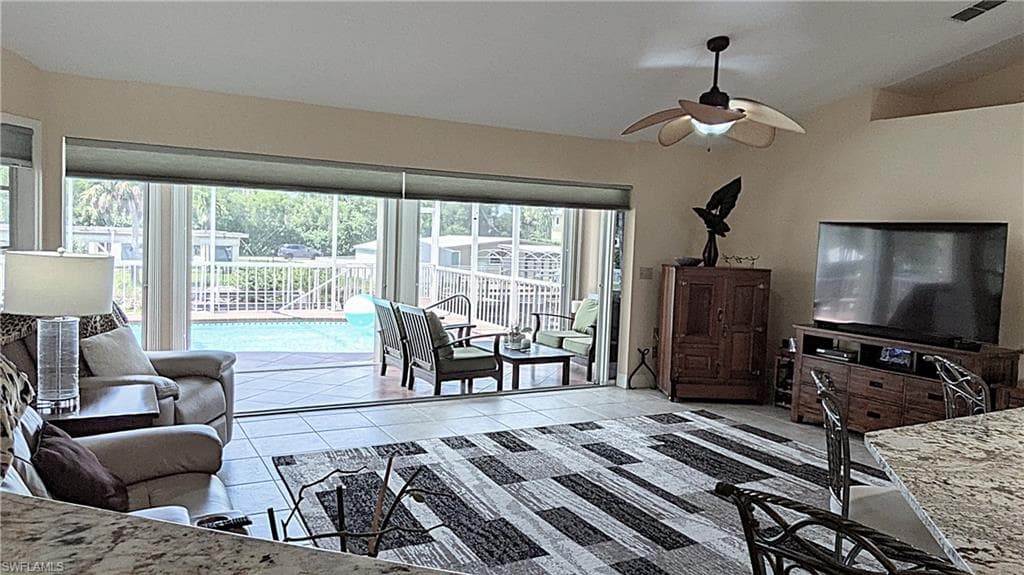 5471 Harborage DR-14