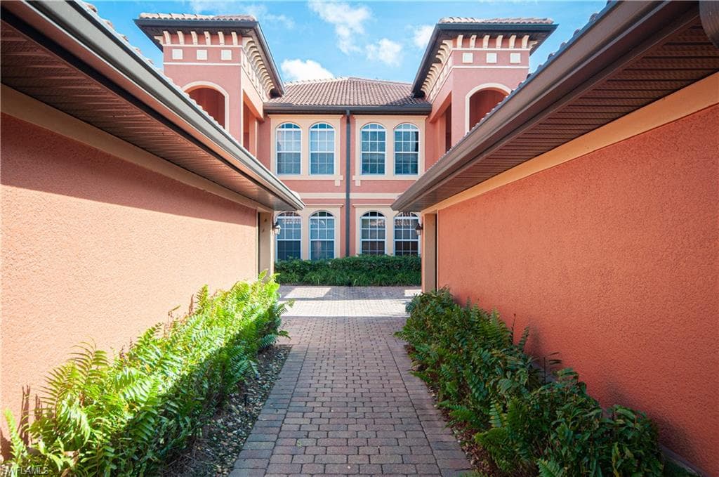 10020 Heather LN 901-4