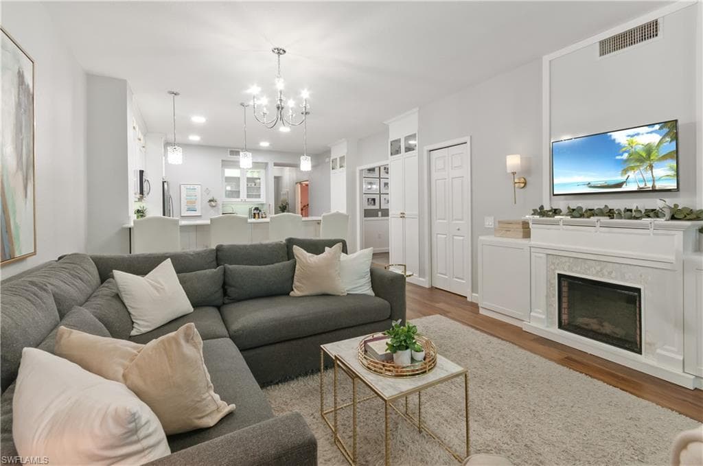 10020 Heather LN 901-8