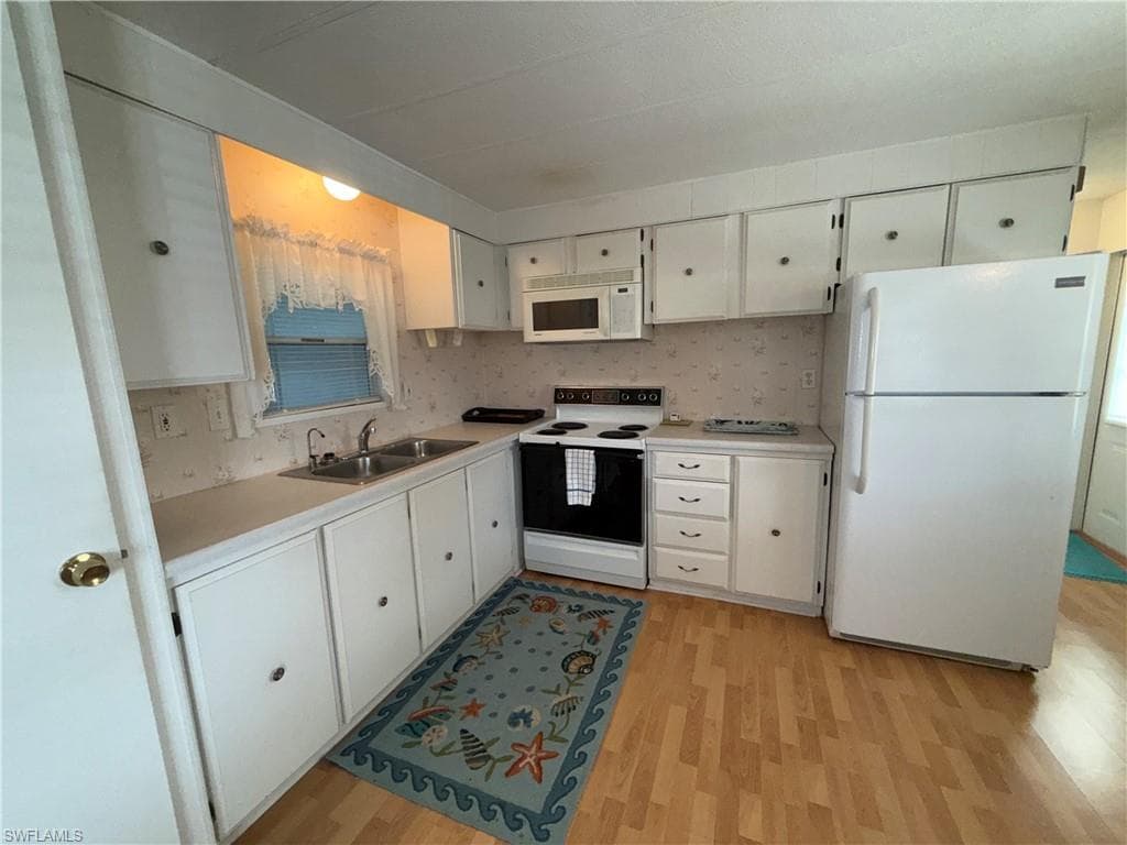 27601 Hale DR, BONITA SPRINGS FL 34135-10