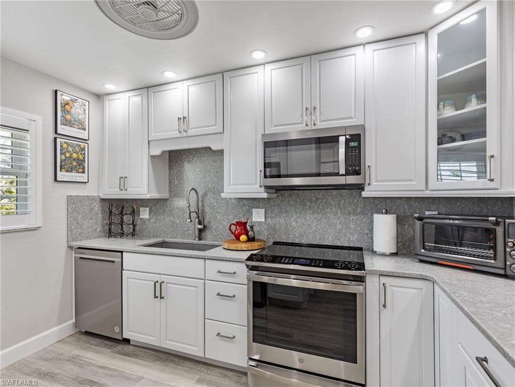 7084 Esquire CT, FORT MYERS FL 33919-9