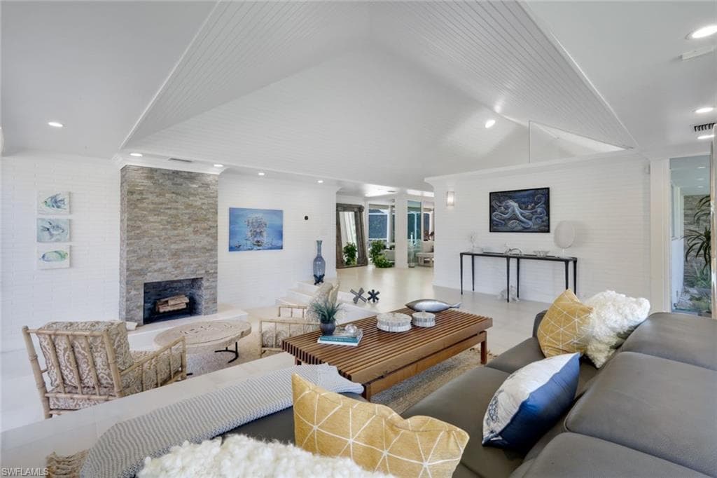 2943 Valencia WAY, FORT MYERS FL 33901-16