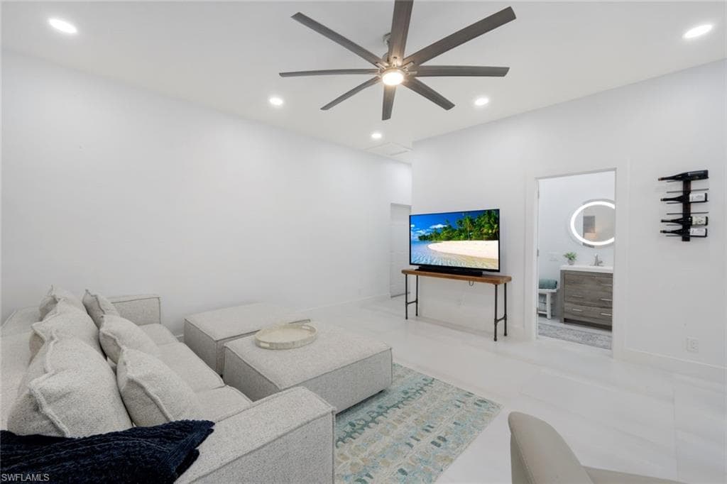 2943 Valencia WAY, FORT MYERS FL 33901-29