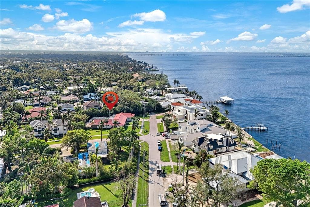 2943 Valencia WAY, FORT MYERS FL 33901-48