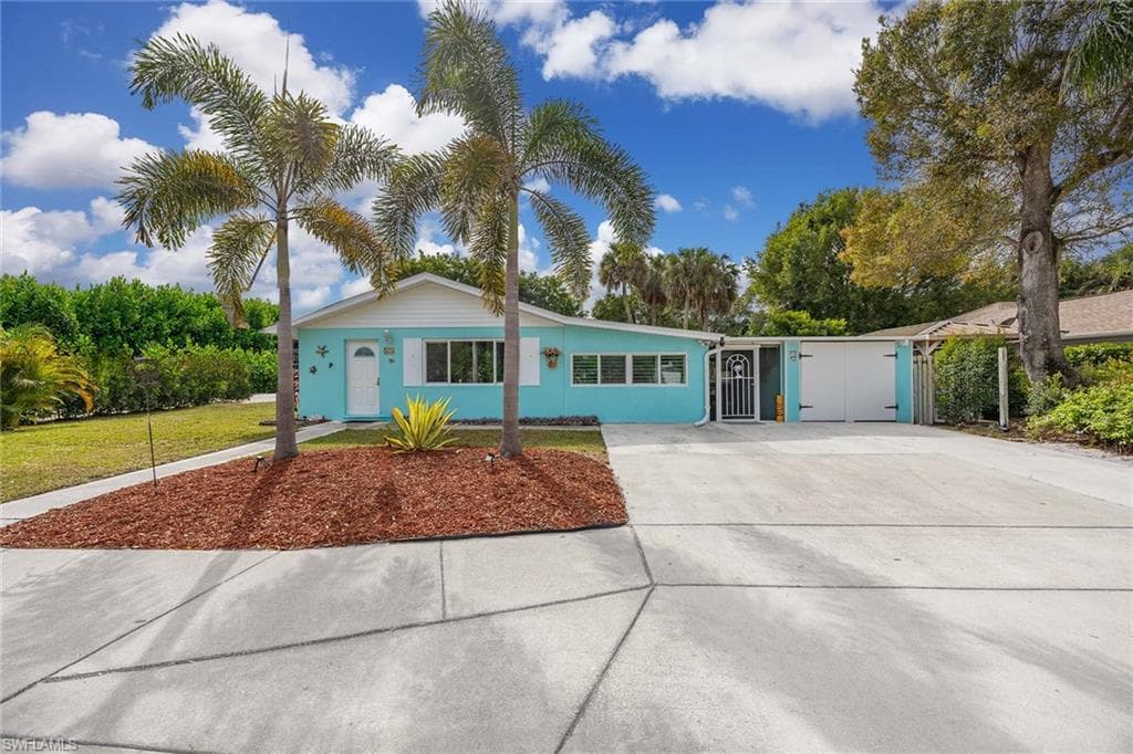 10690 Crockett ST, BONITA SPRINGS FL 34135-1