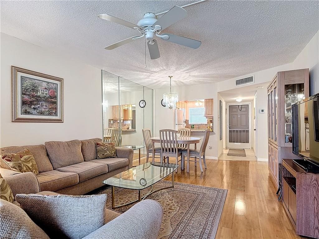 170 Turtle Lake CT # 211, NAPLES FL 34105-12