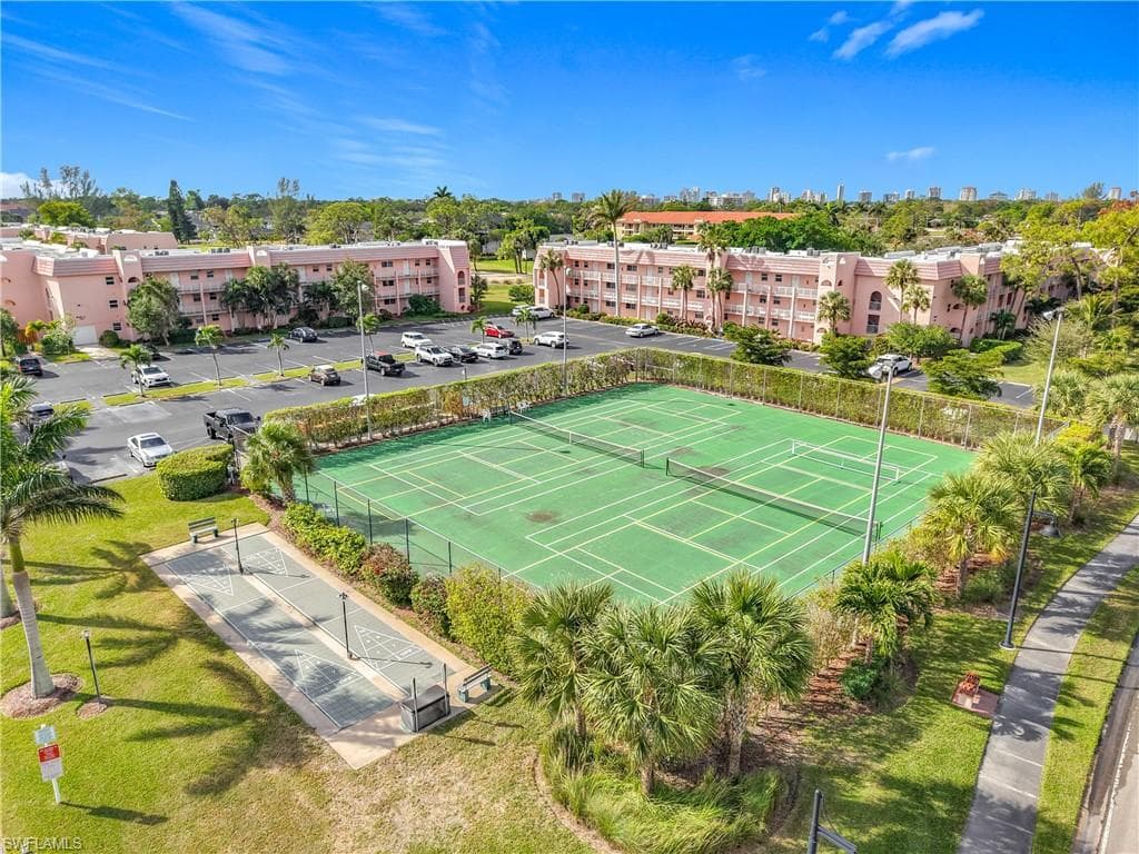 170 Turtle Lake CT # 211, NAPLES FL 34105-21