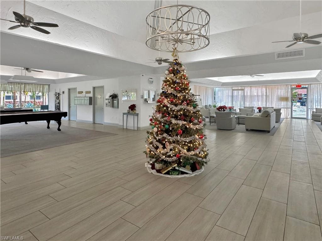 170 Turtle Lake CT # 211, NAPLES FL 34105-31