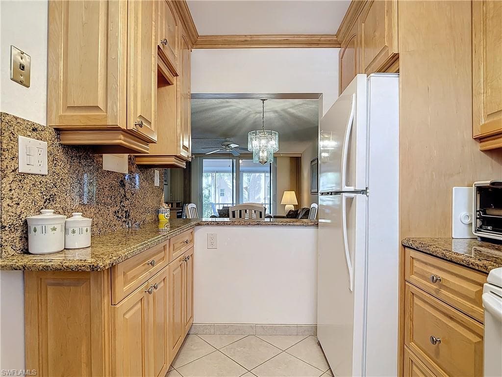 170 Turtle Lake CT # 211, NAPLES FL 34105-4