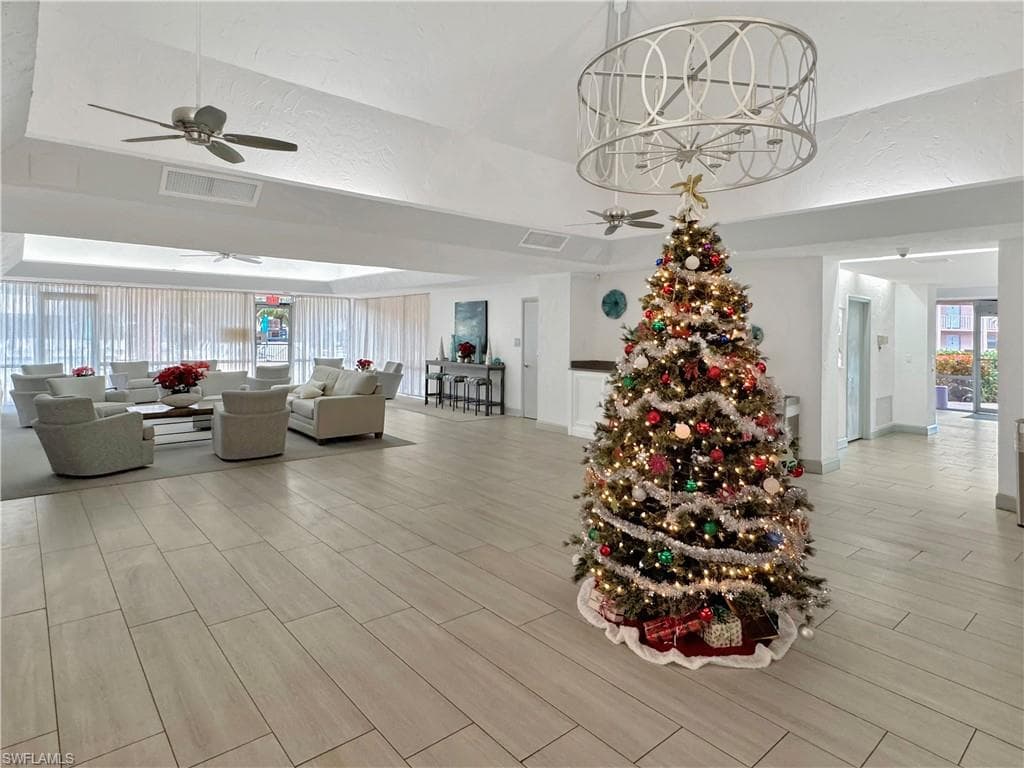 170 Turtle Lake CT # 211, NAPLES FL 34105-30