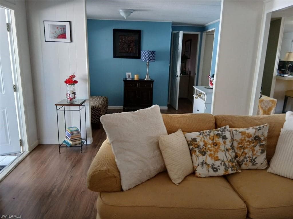 2105 Cypress CT, NAPLES FL 34110-2