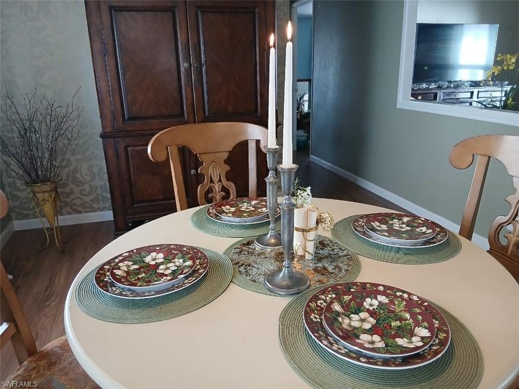 2105 Cypress CT, NAPLES FL 34110-4