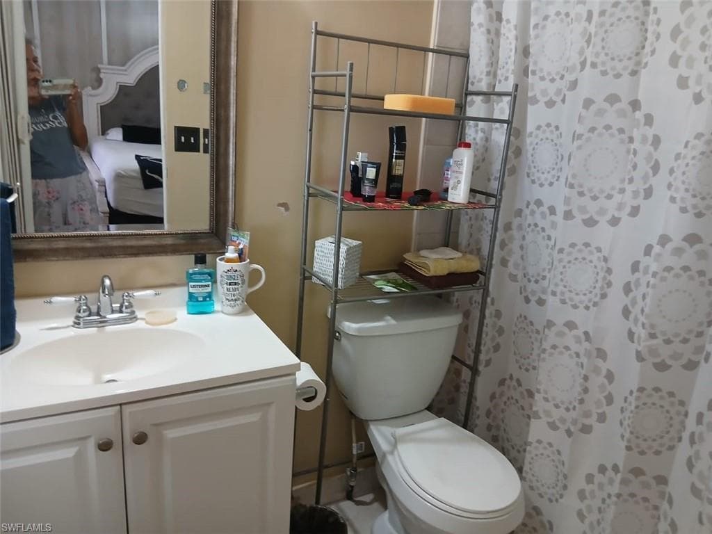 2105 Cypress CT, NAPLES FL 34110-3