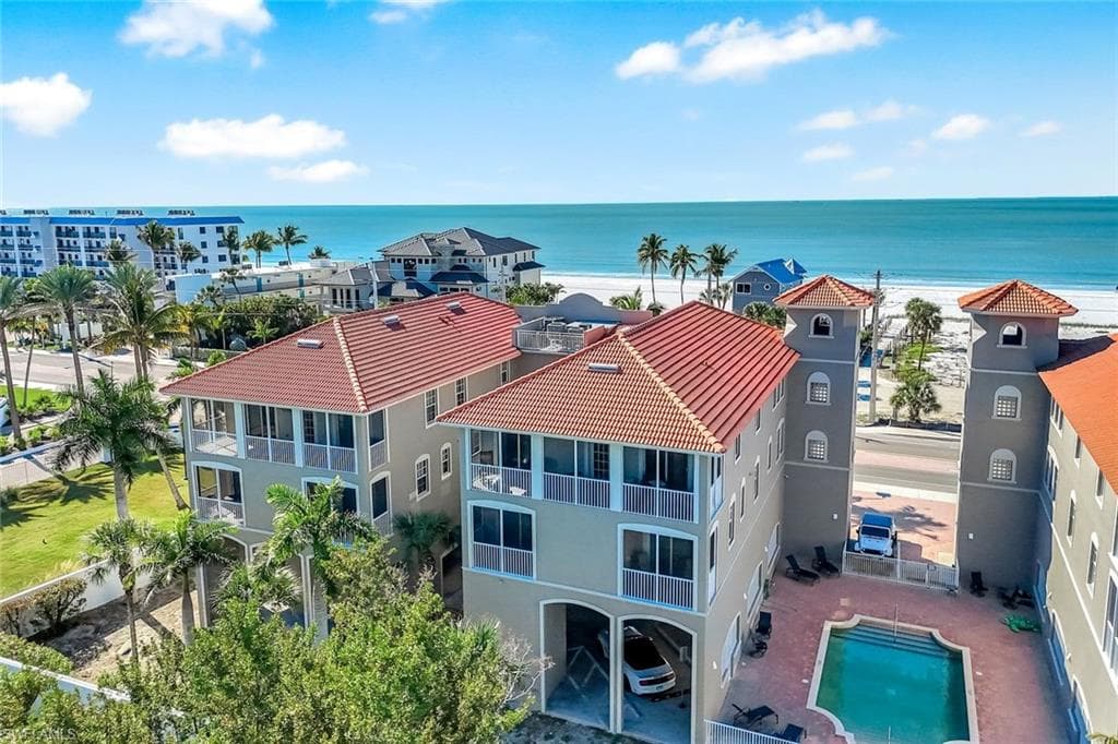 4633 Estero BLVD 201-25