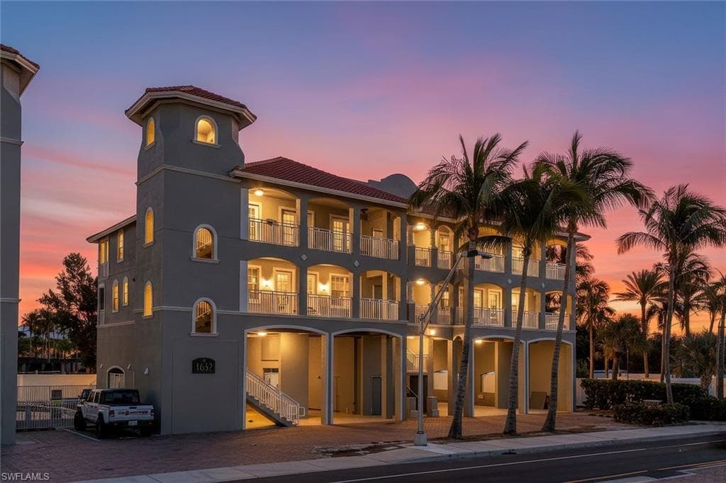 4633 Estero BLVD 201-31