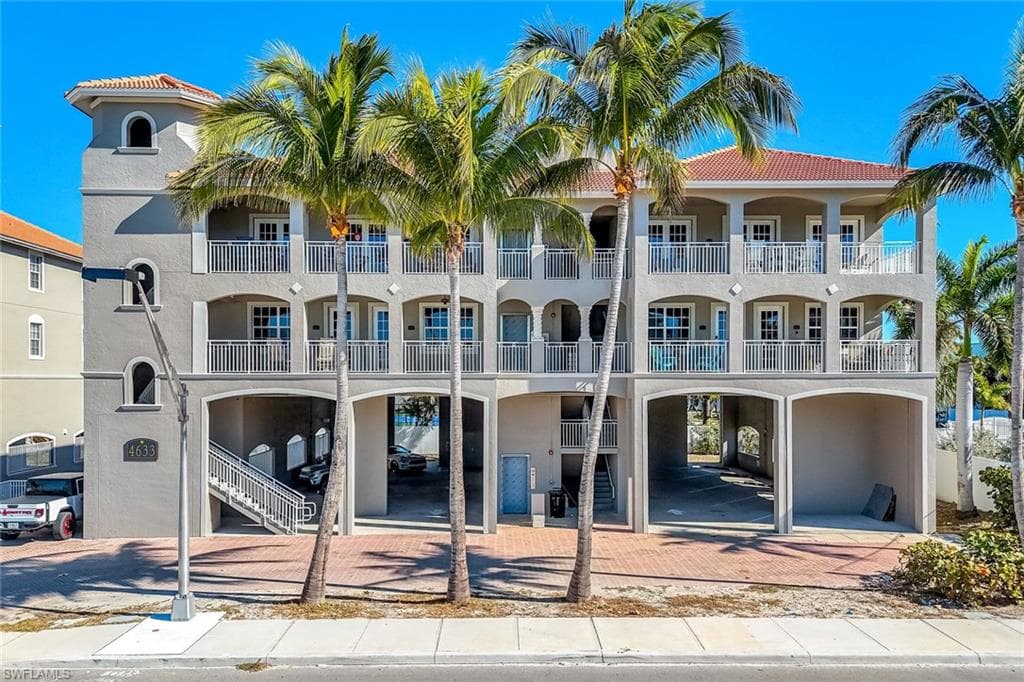 4633 Estero BLVD 201-27