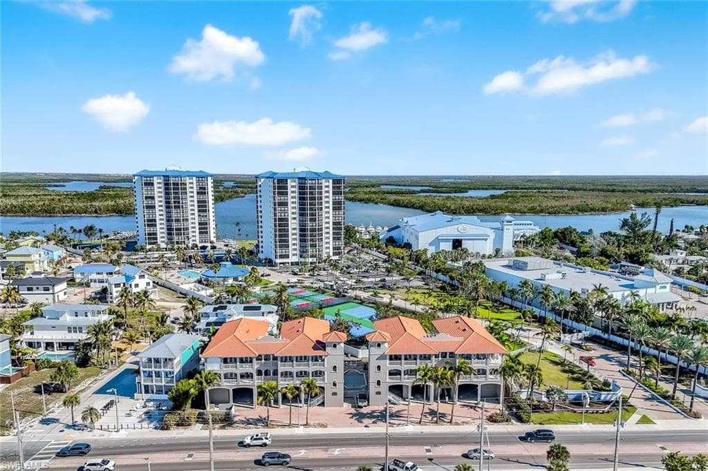 4633 Estero BLVD 201-29
