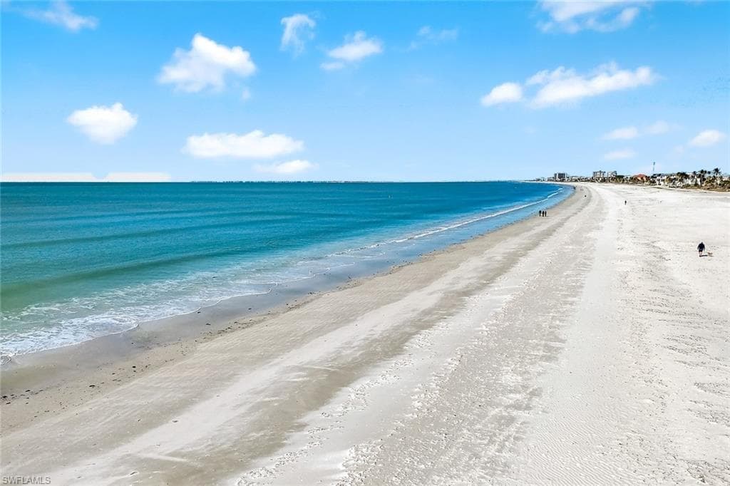 4633 Estero BLVD 201-32