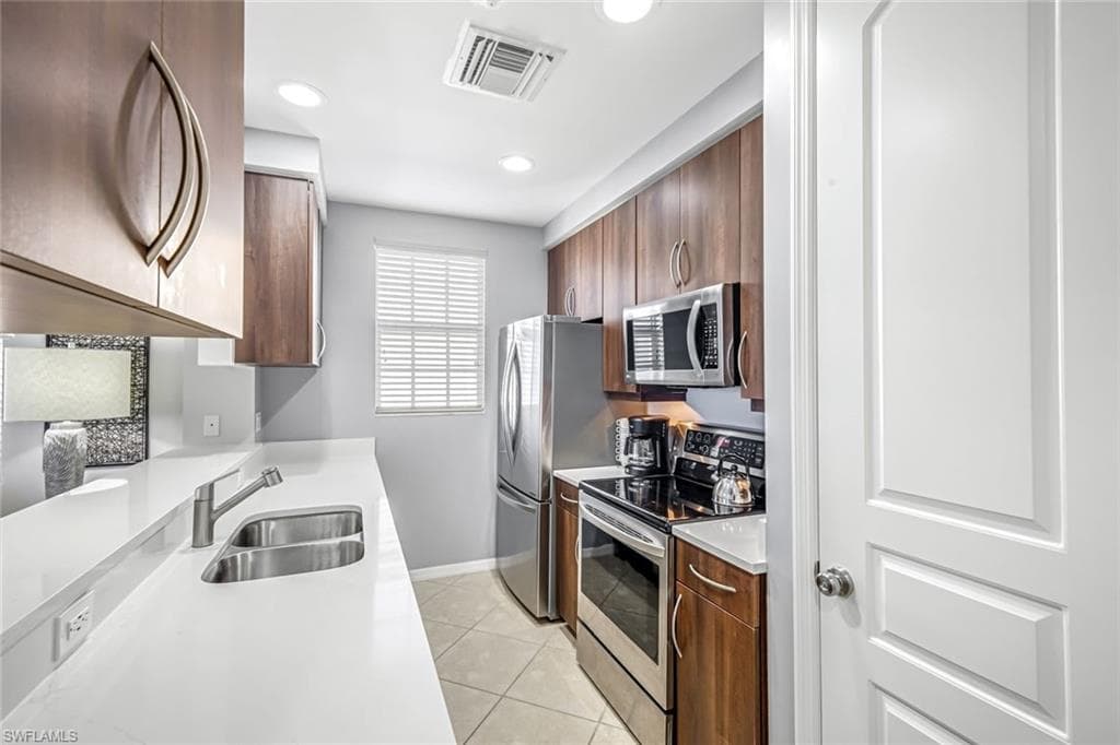 4633 Estero BLVD 201-10