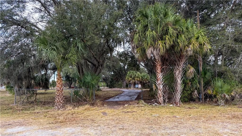 1053 Right Side RD, MOORE HAVEN FL 33471-2