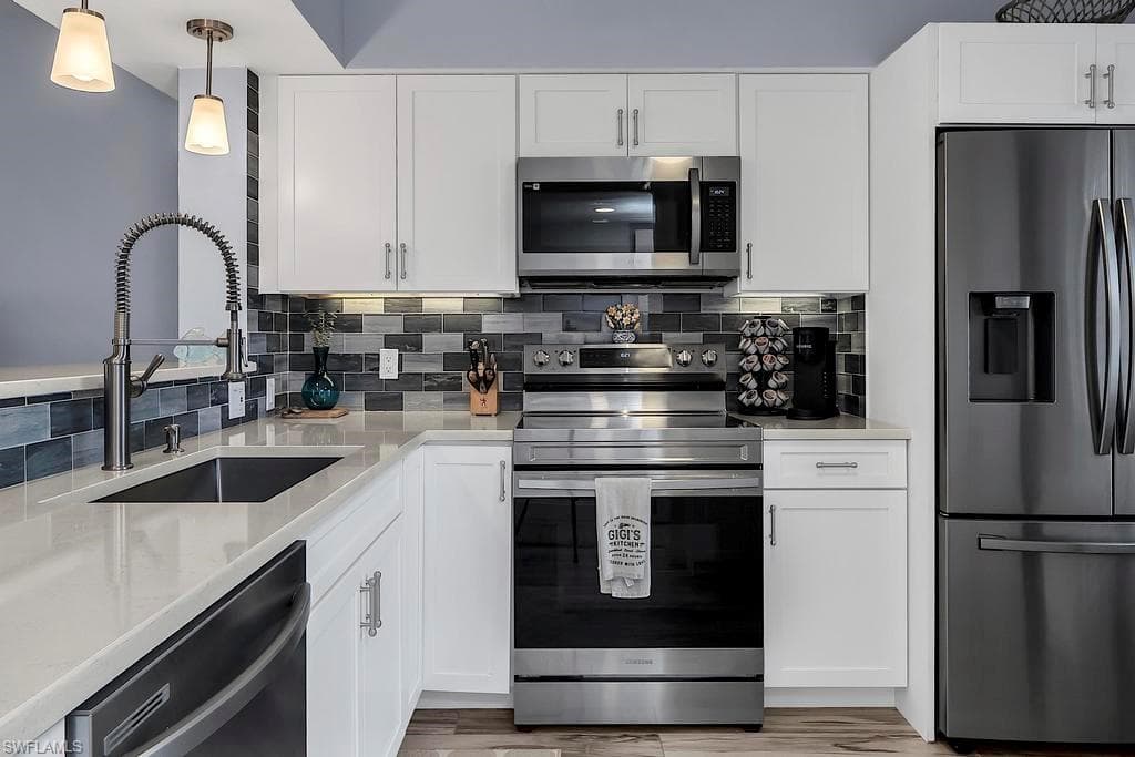 1075 Foxfire LN # 203, NAPLES FL 34104-1