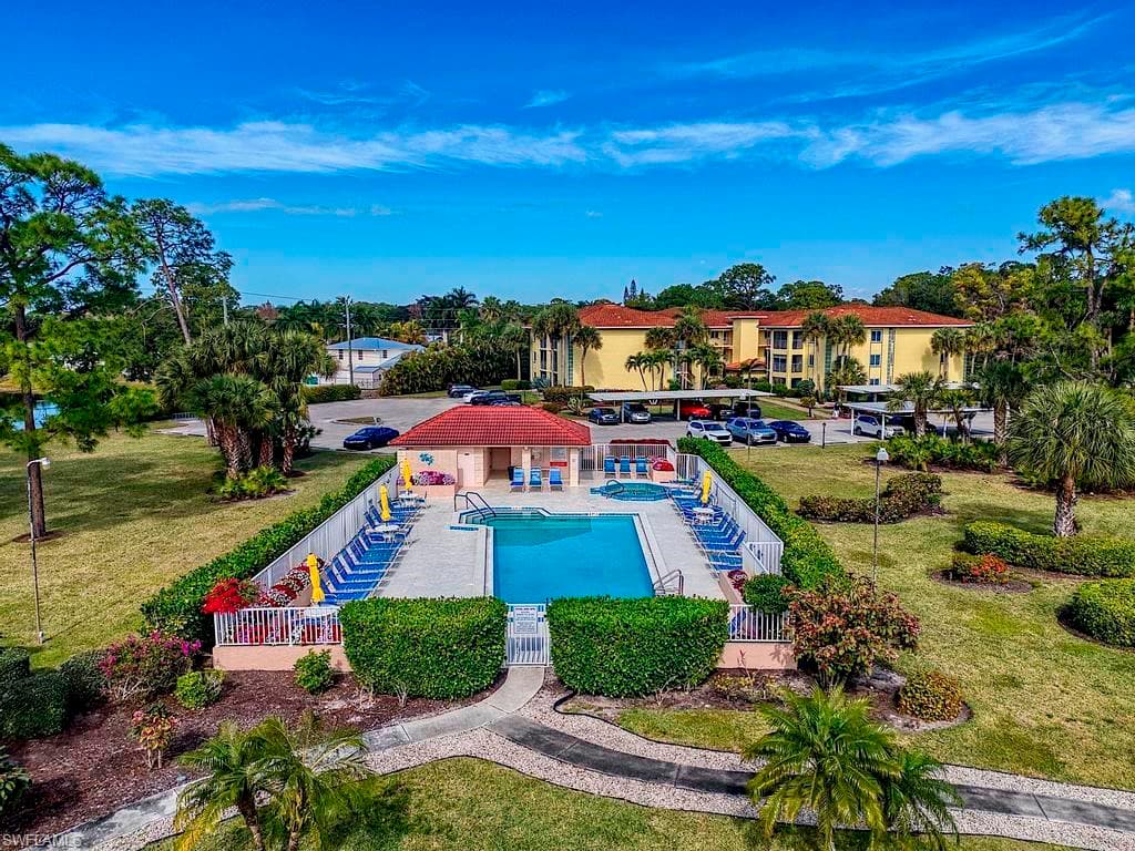 1075 Foxfire LN # 203, NAPLES FL 34104-31