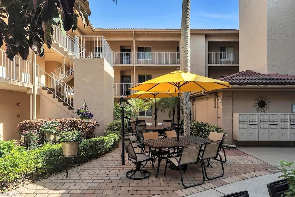 1075 Foxfire LN # 203, NAPLES FL 34104-27