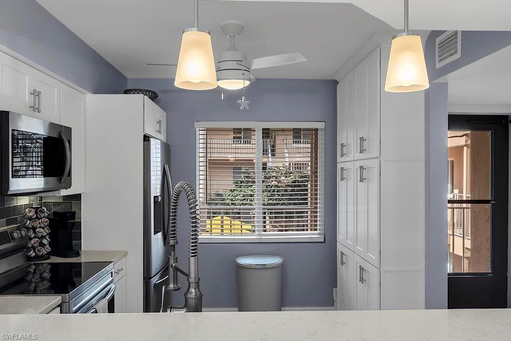 1075 Foxfire LN # 203, NAPLES FL 34104-4