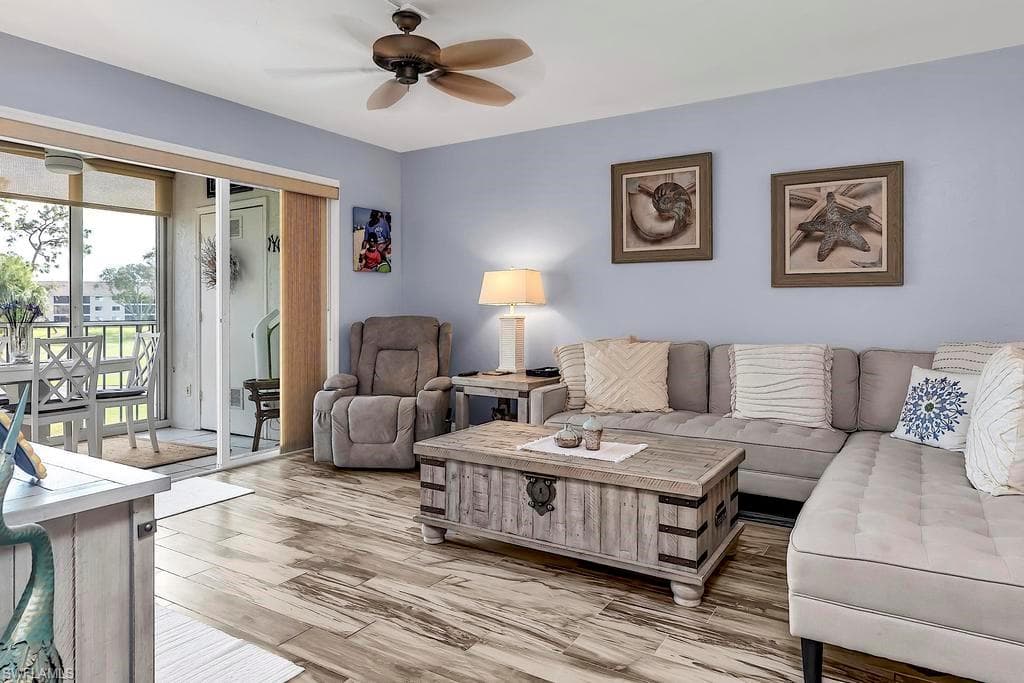 1075 Foxfire LN # 203, NAPLES FL 34104-10