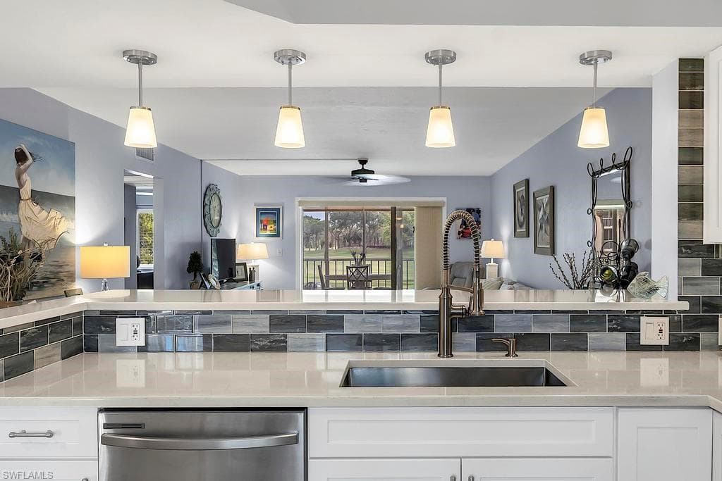 1075 Foxfire LN # 203, NAPLES FL 34104-3