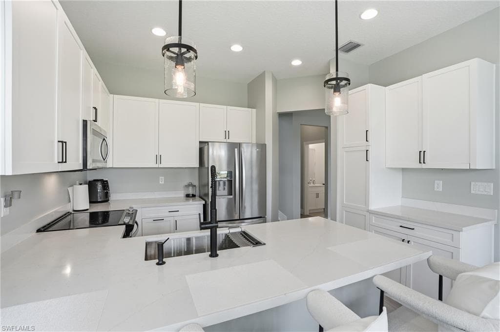 5653 Cassidy LN, AVE MARIA FL 34142-5