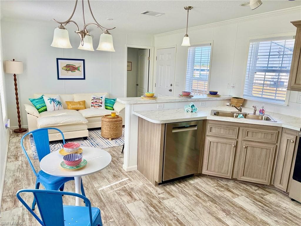 159 Adrienne DR-9
