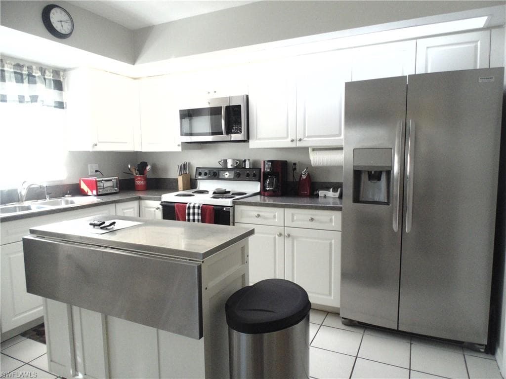 1900 Corona Del Sire DR, NORTH FORT MYERS FL 33917-3