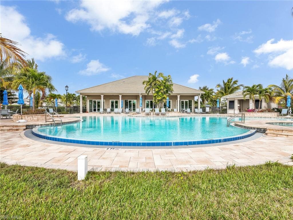 268 Indies DR E # 201, NAPLES FL 34114-31