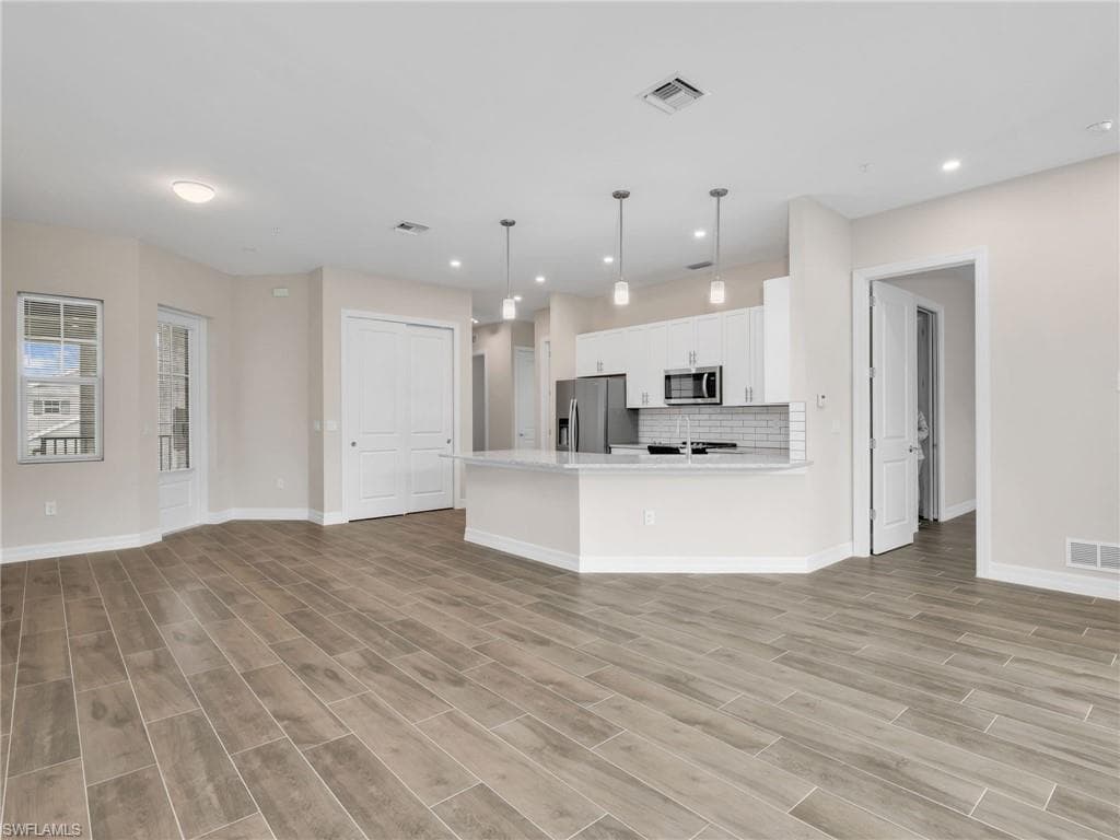 268 Indies DR E # 201, NAPLES FL 34114-4