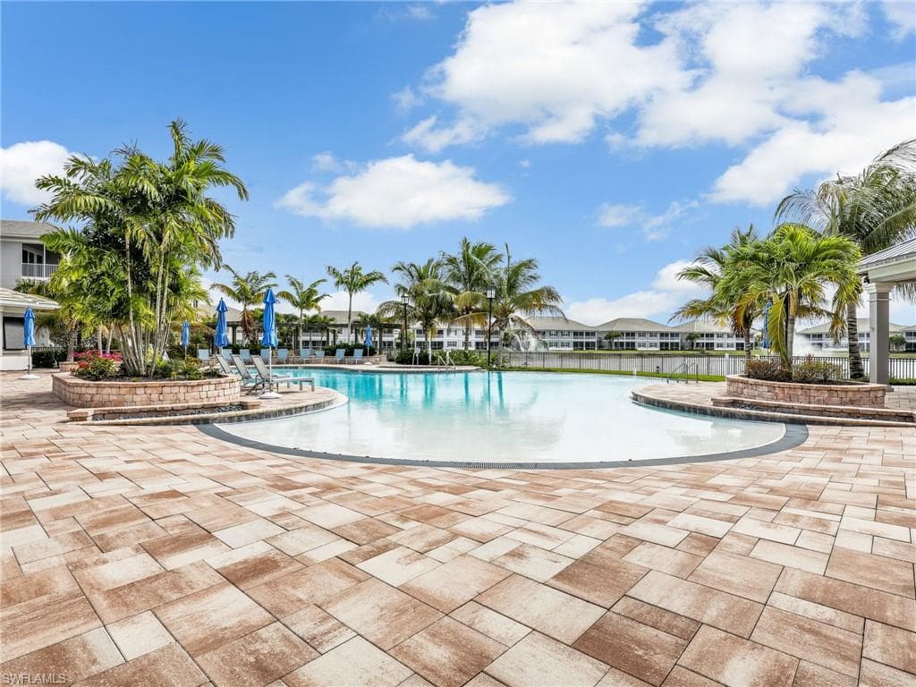 268 Indies DR E # 201, NAPLES FL 34114-29