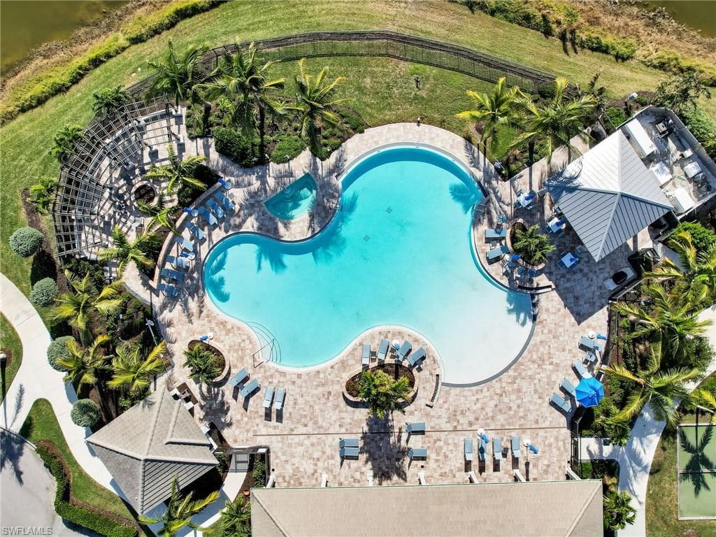 268 Indies DR E # 201, NAPLES FL 34114-36