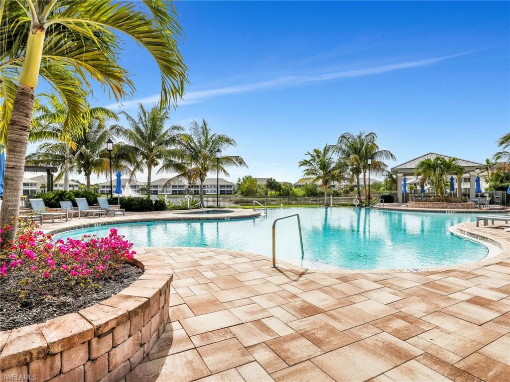 268 Indies DR E # 201, NAPLES FL 34114-34
