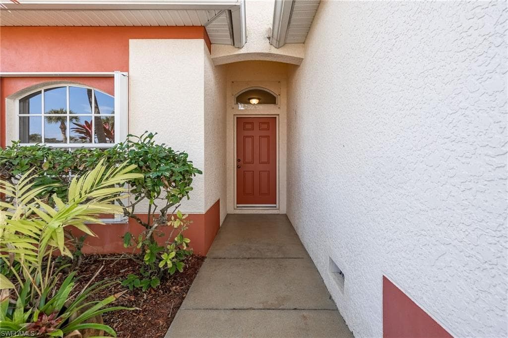 9733 Mendocino DR, FORT MYERS FL 33919-1