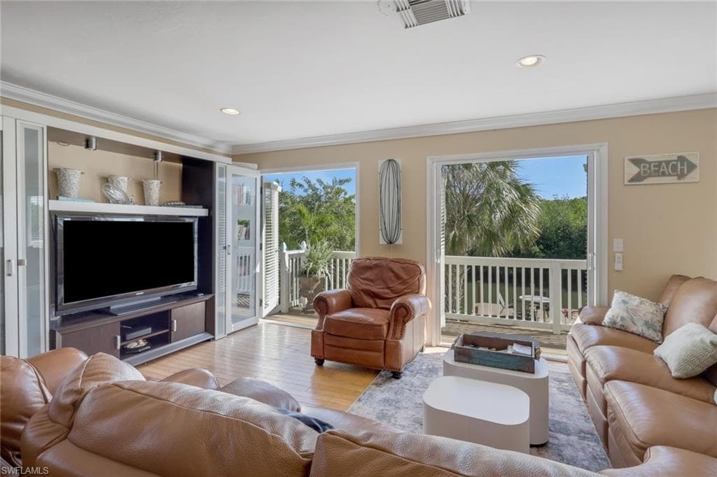 1292 Grand Canal DR-12