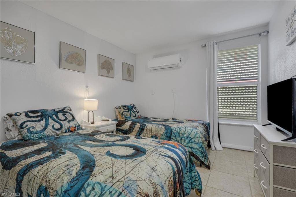 1292 Grand Canal DR-25
