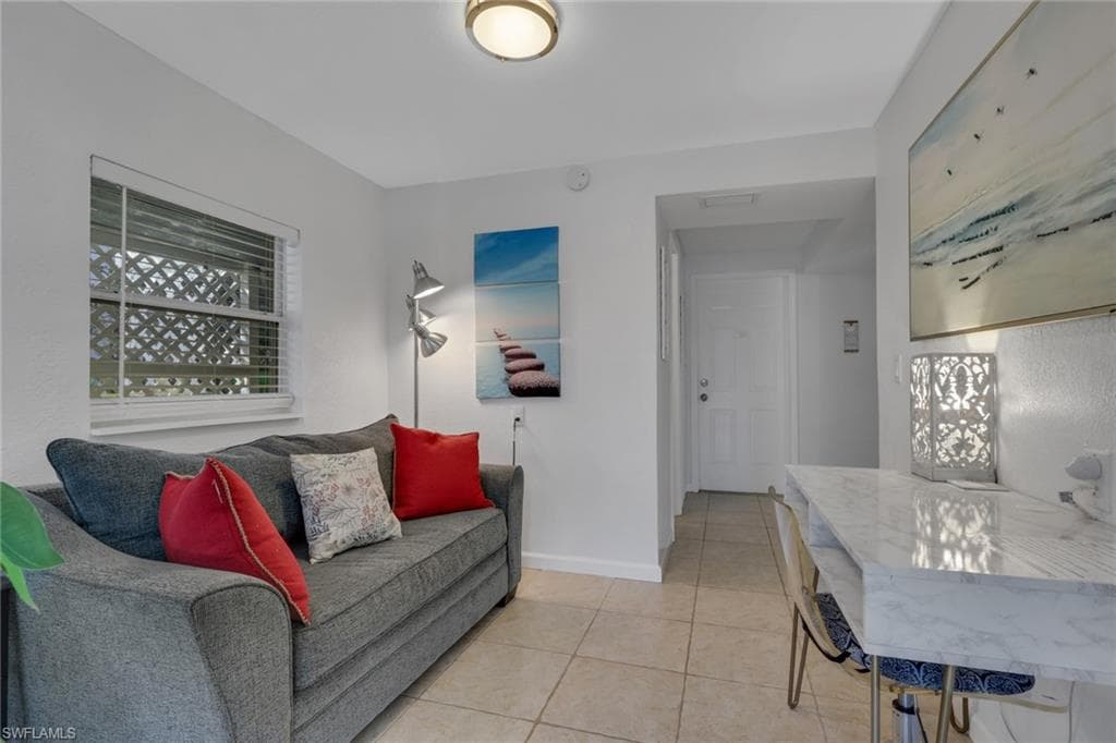 1292 Grand Canal DR-21