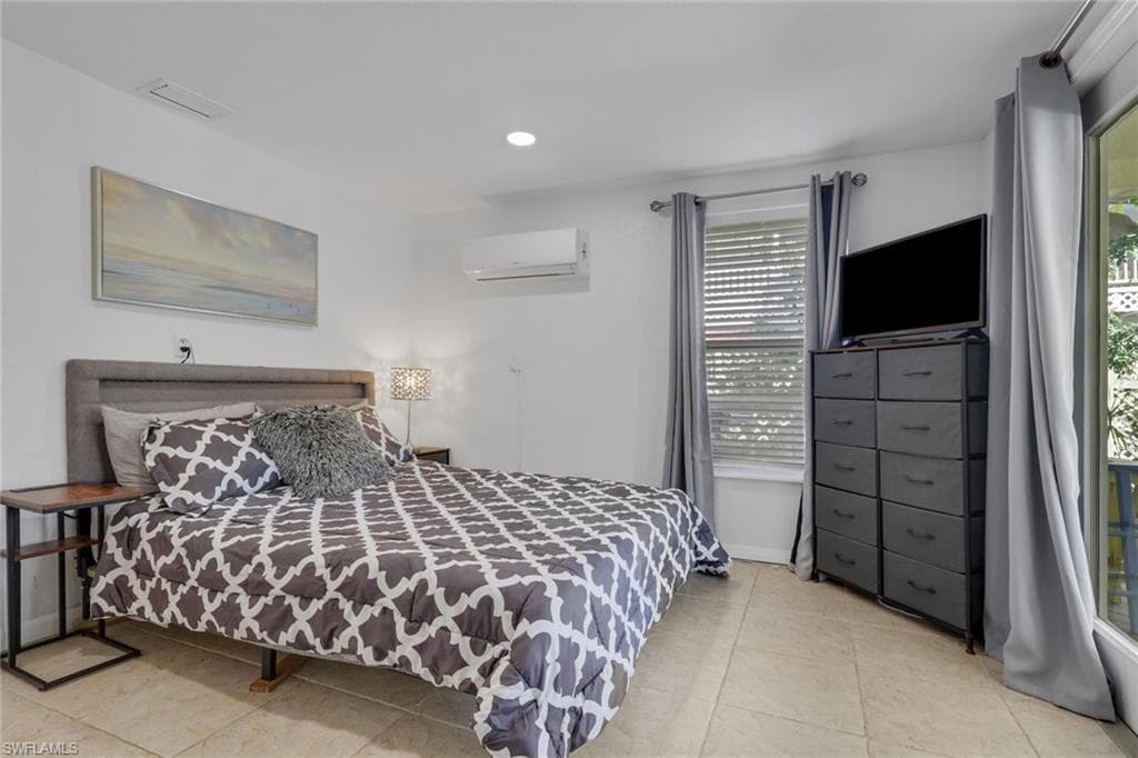 1292 Grand Canal DR-23