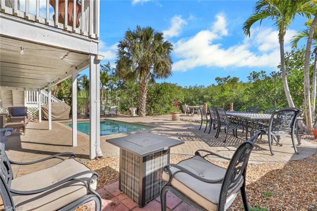 1292 Grand Canal DR-33