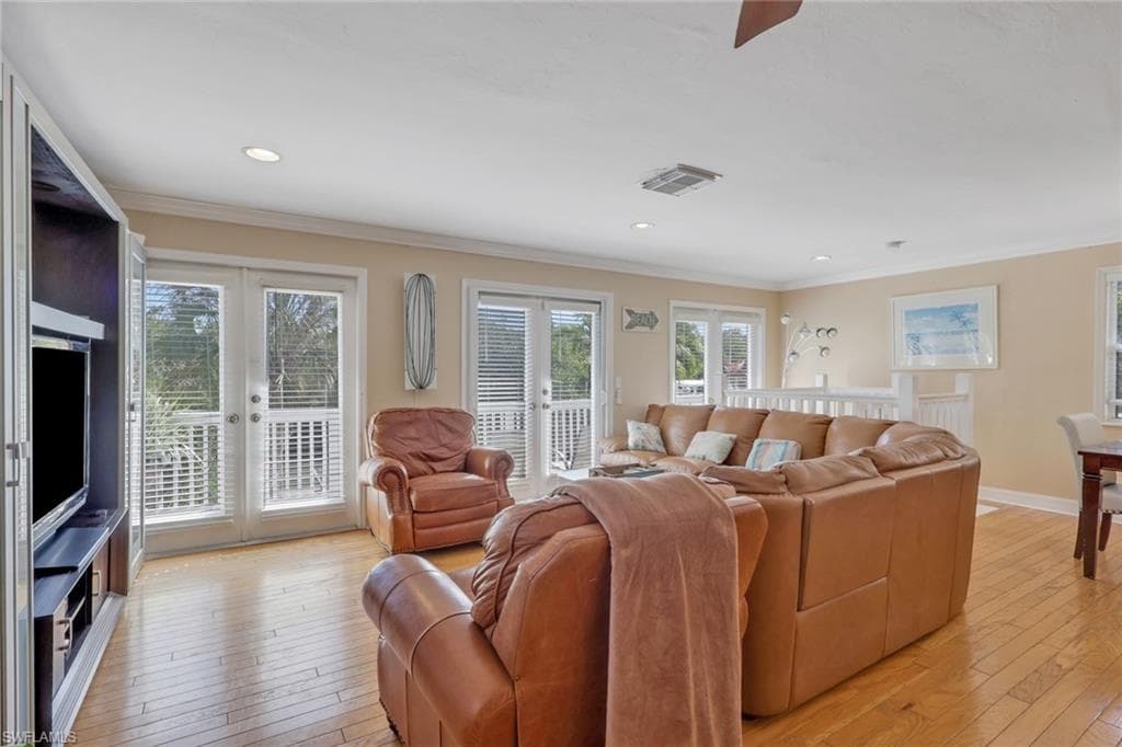 1292 Grand Canal DR-9