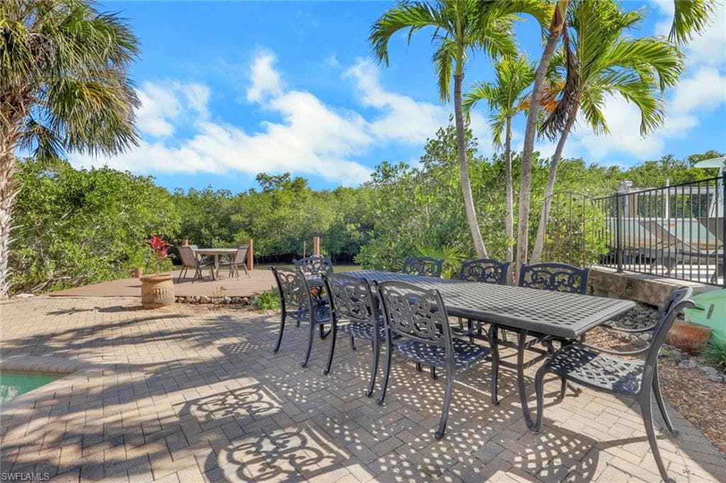 1292 Grand Canal DR-32
