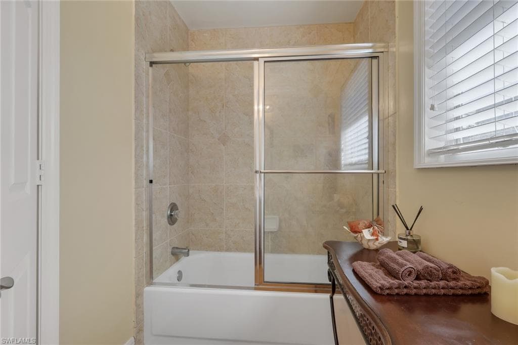 1292 Grand Canal DR-14