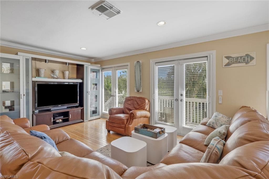 1292 Grand Canal DR-10