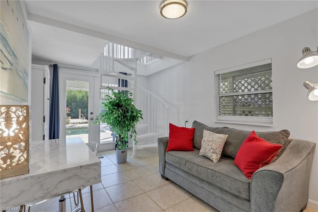 1292 Grand Canal DR-20