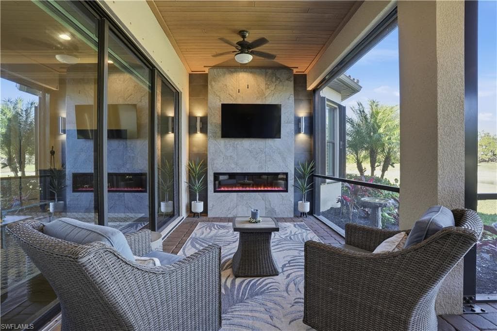 8665 Dilillo CT, NAPLES FL 34119-21
